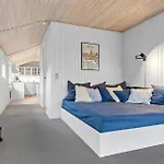 3 Bedroom Front In Дом отдыха *