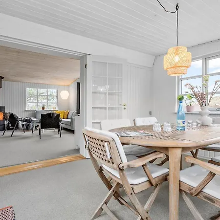 3 Bedroom Front In 別荘 Grenå