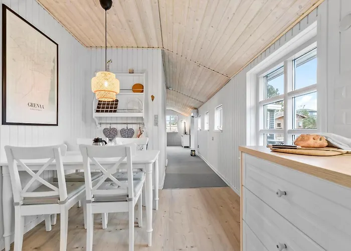 3 Bedroom Front In Semesterbostad